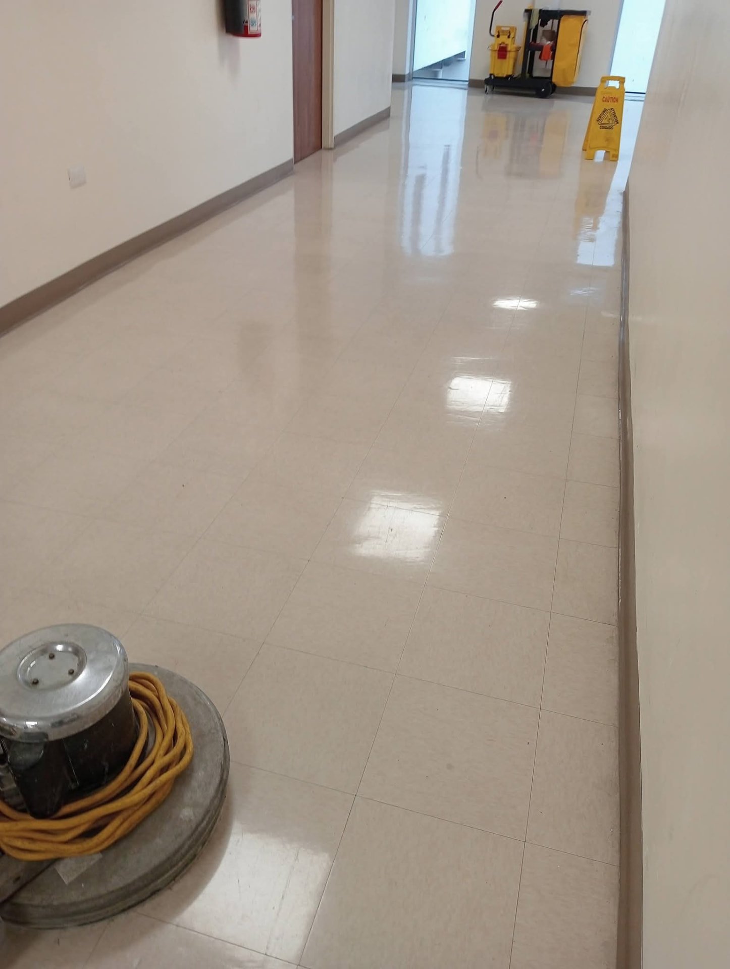 Piso de hormigón pulido con terminación brillante